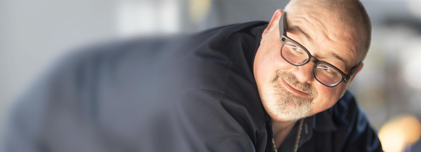 auto technician with smart glasses